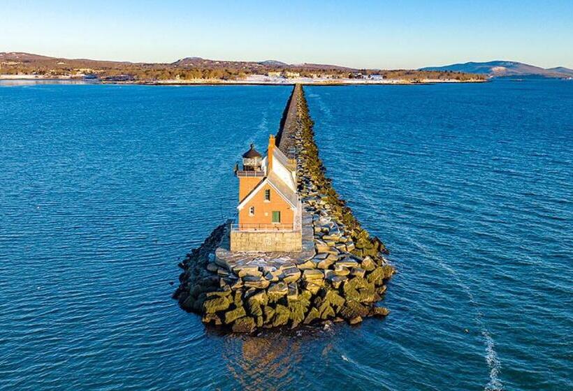 فندق East Wind Inn & Suites