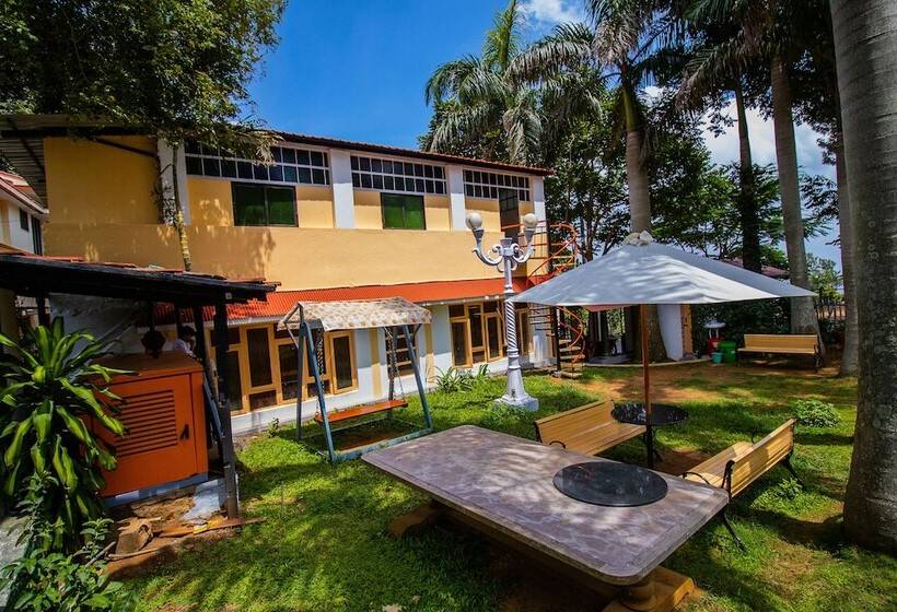 호텔 Livgrand Clifton Inn Resort, Yercaud   Residenza