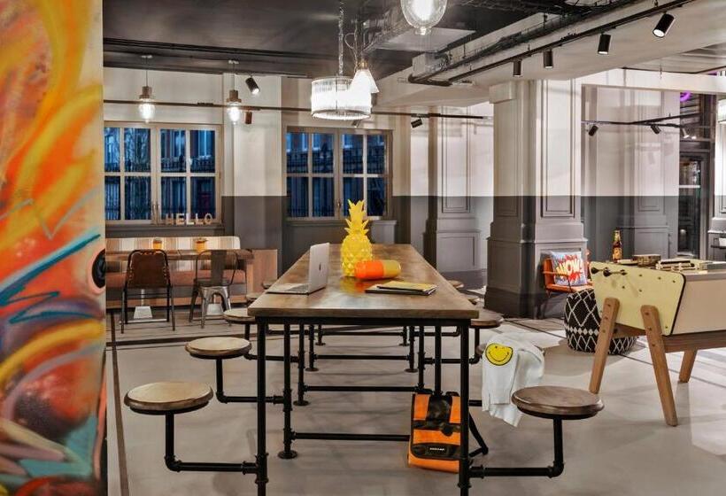 Отель Moxy Lille City