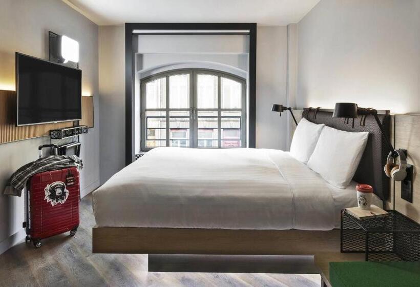 Отель Moxy Lille City