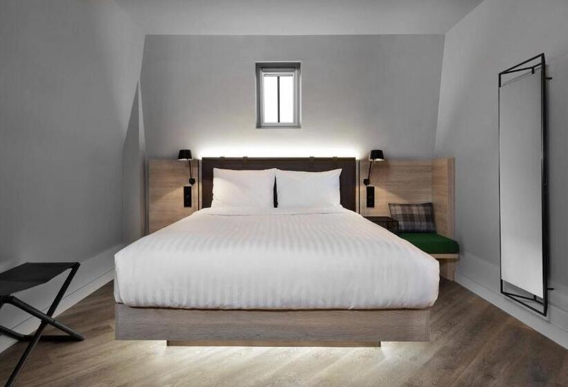 Отель Moxy Lille City