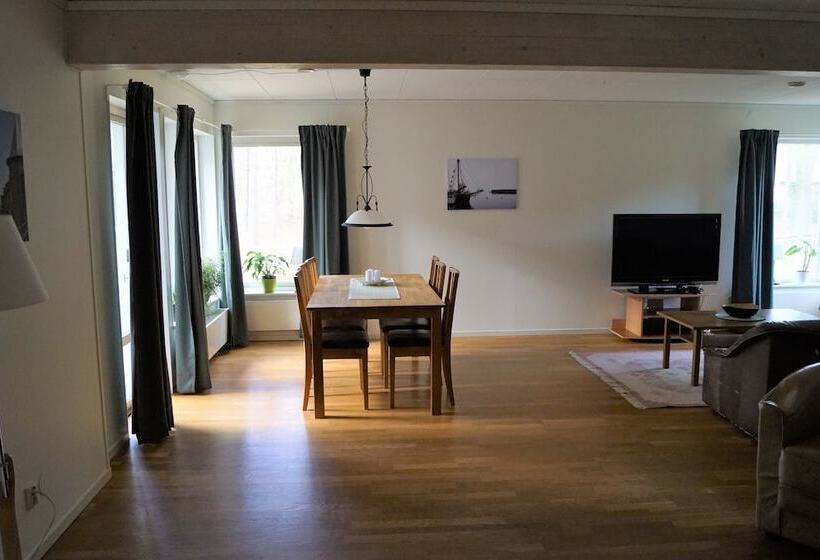 åhus Missionsgård   Hostel