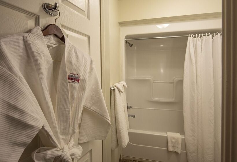 فندق صغير Dunvegan Inn And Suites