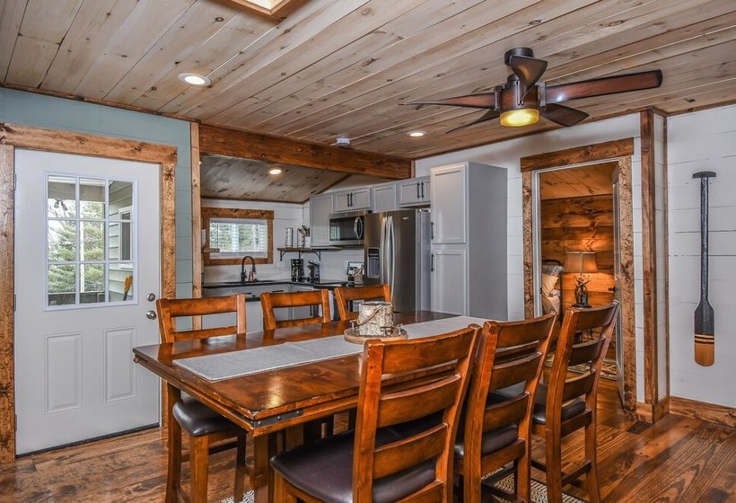 Kare Bear Cabin