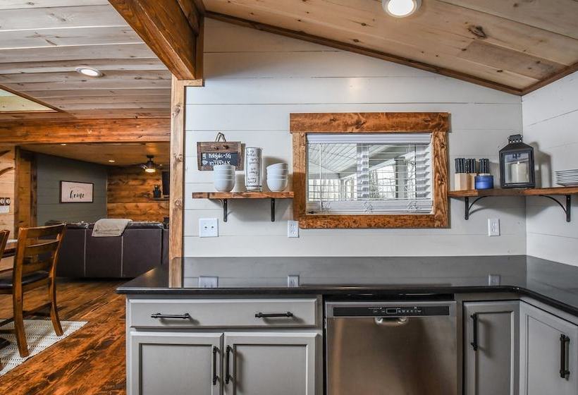 Kare Bear Cabin