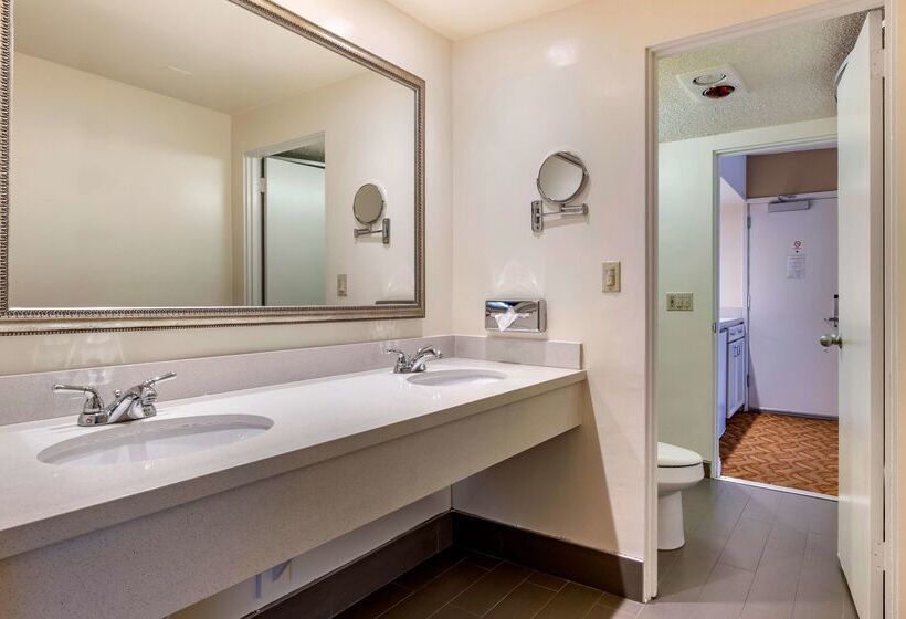 هتل Best Western Plus Thousand Oaks Inn
