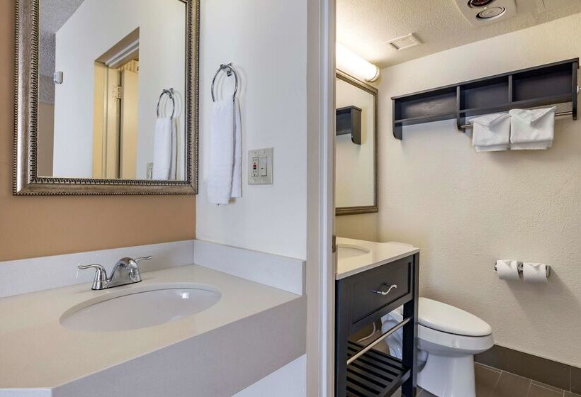 هتل Best Western Plus Thousand Oaks Inn