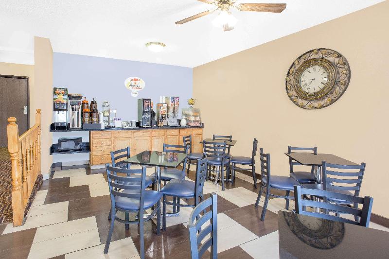 Boarders Inn & Suites By Cobblestone Hotels Waterloo Cedar Falls