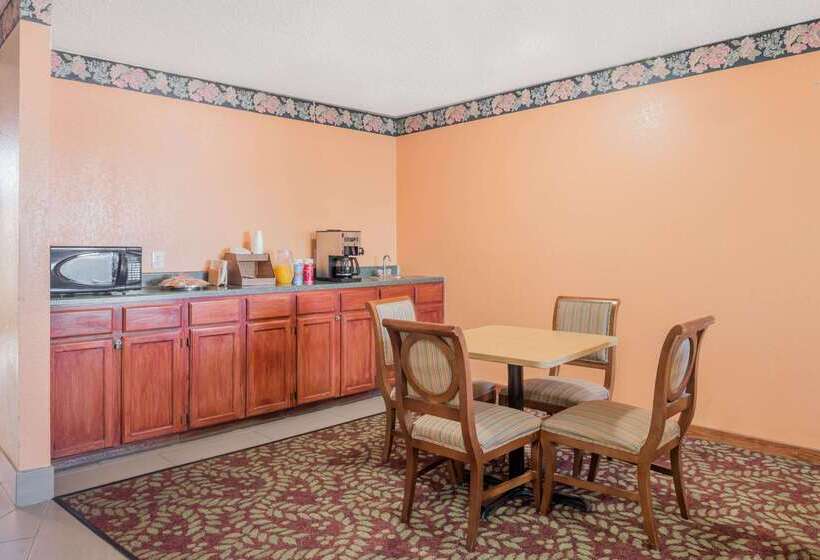 ホテル Knights Inn  Ferguson Mo