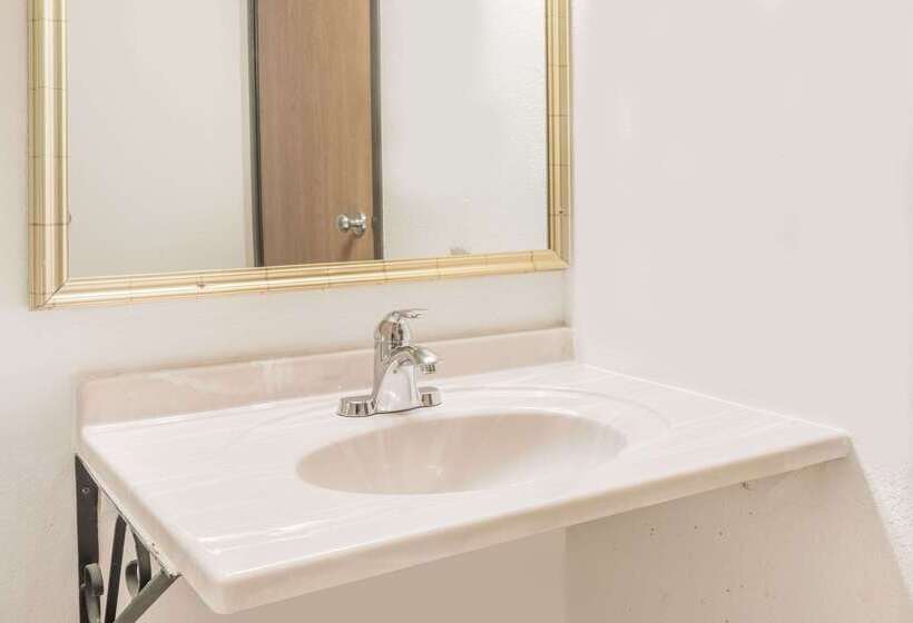 ホテル Knights Inn  Ferguson Mo