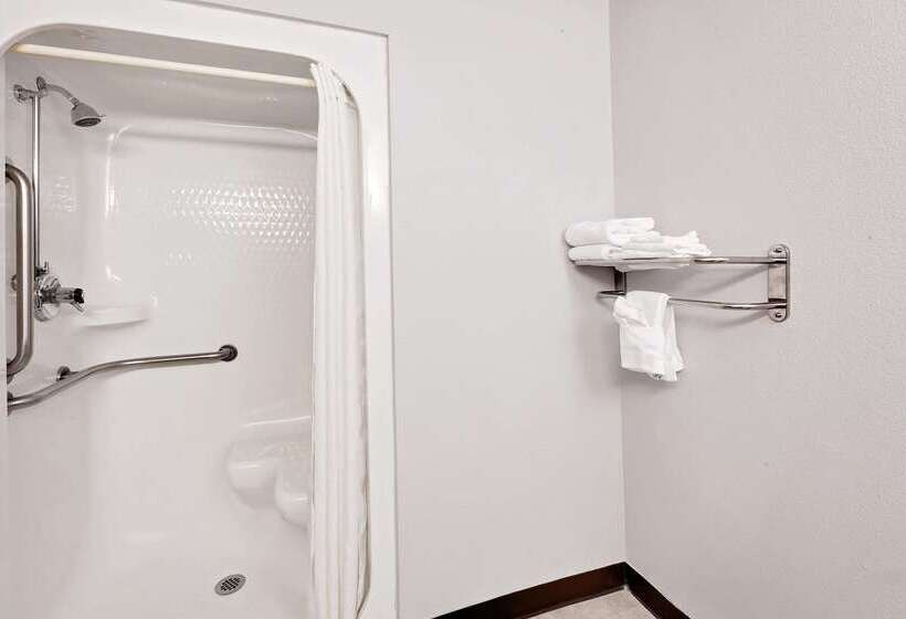 هتل Super 8 By Wyndham Fayetteville