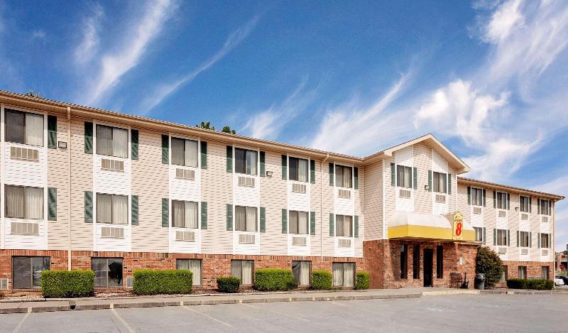 هتل Super 8 By Wyndham Fayetteville