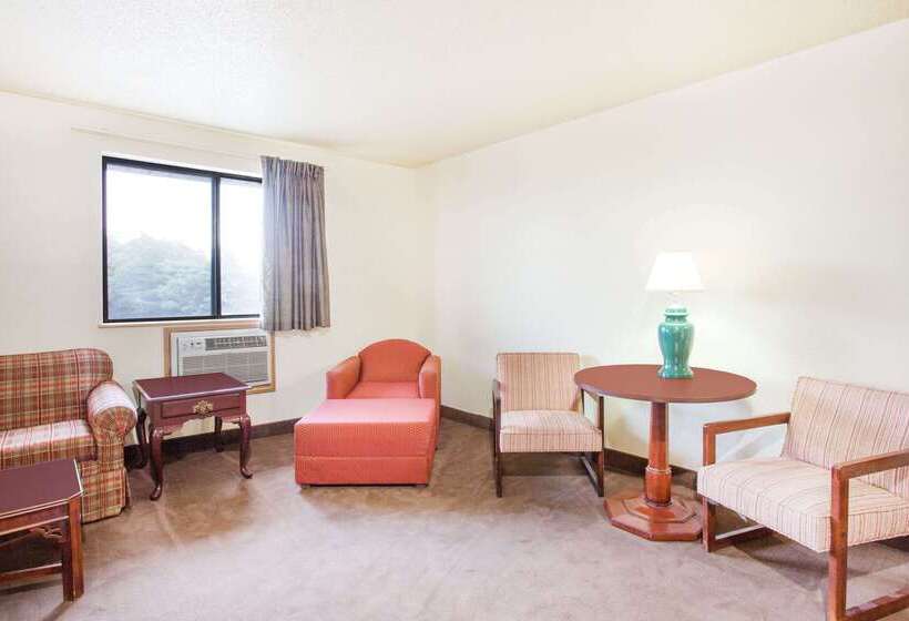 호텔 Super 8 By Wyndham Lexington Va