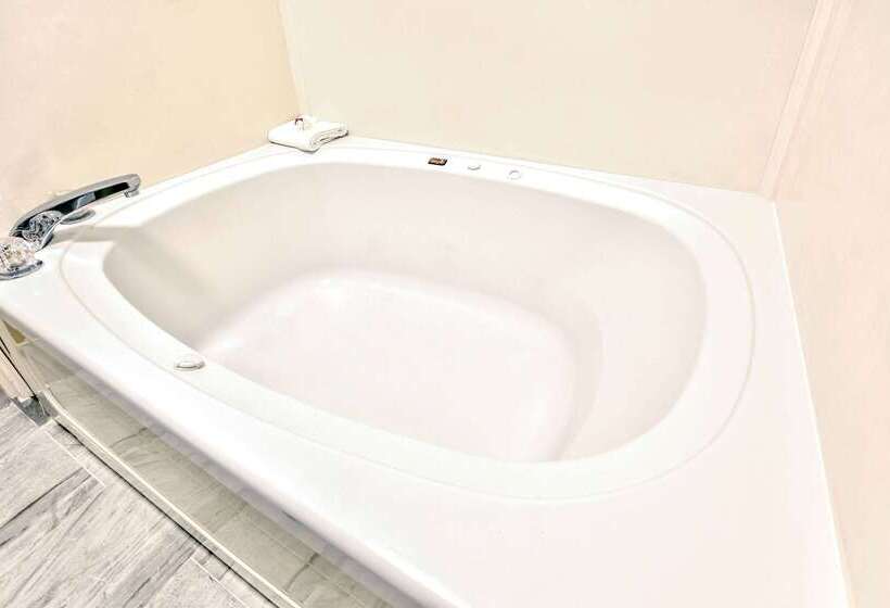 هتل Super 8 By Wyndham Mobile/tillmans Corner