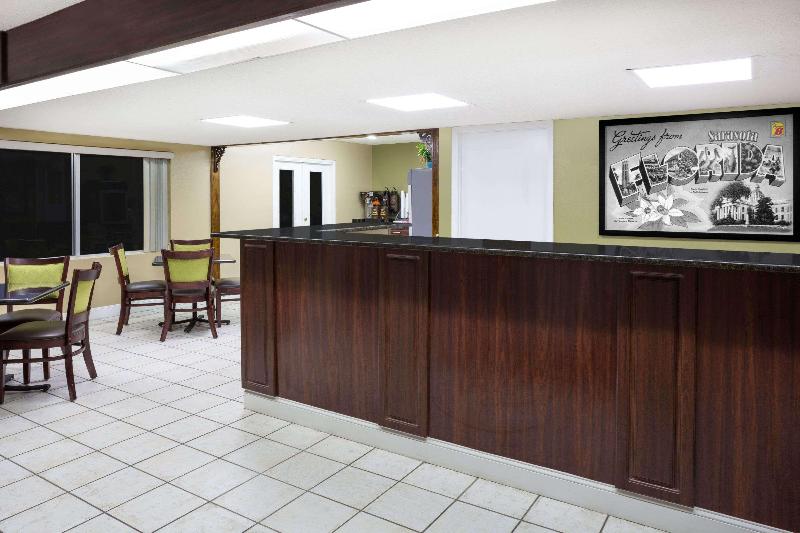 فندق Super 8 By Wyndham Sarasota Near Siesta Key