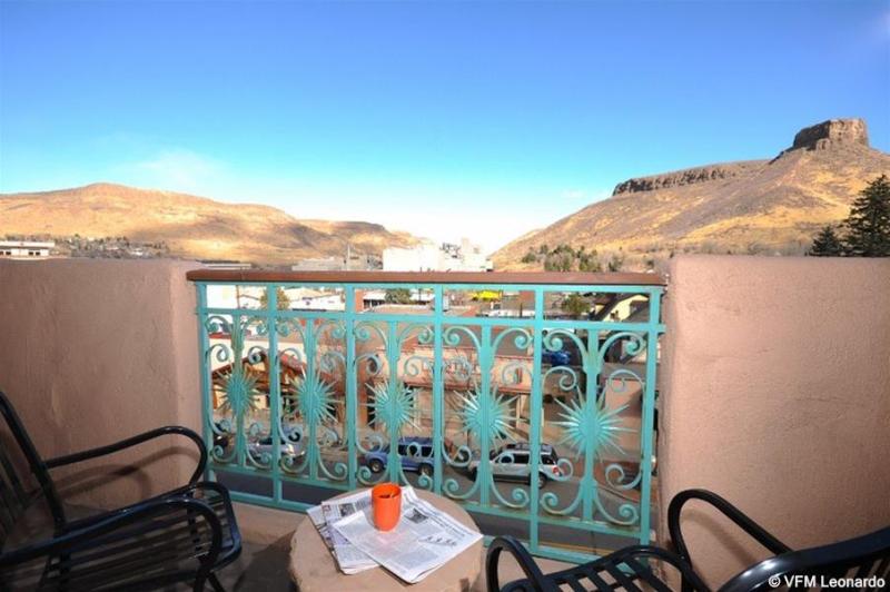 בית מלון כפרי Table Mountain Inn