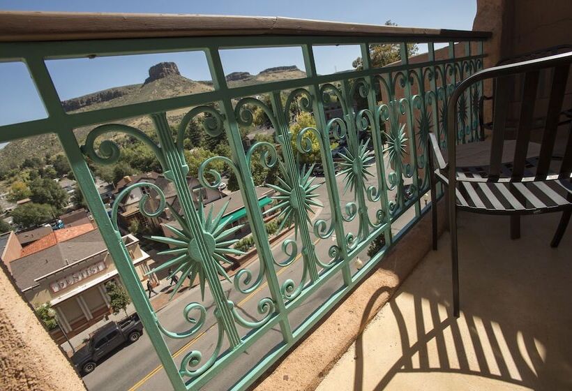בית מלון כפרי Table Mountain Inn