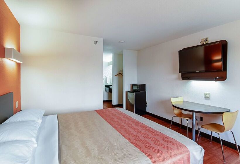 Motel 6lebanon, In
