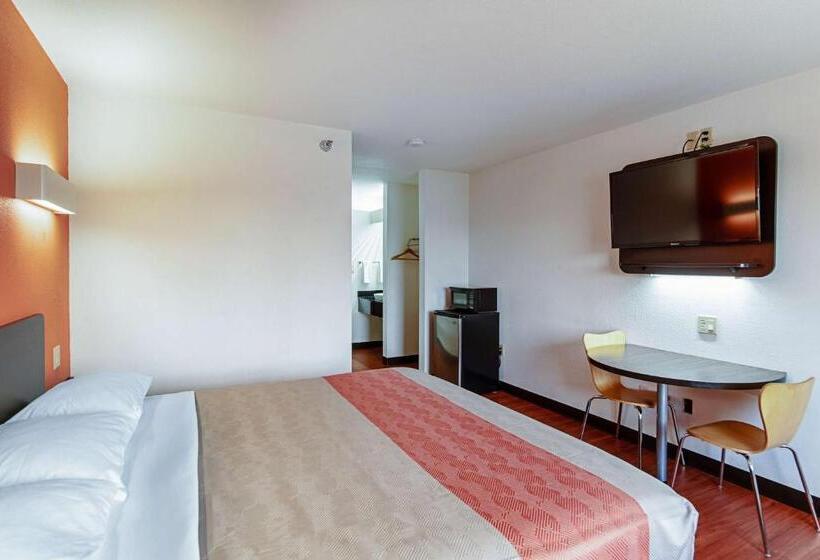 Motel 6lebanon, In