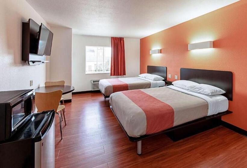 Motel 6lebanon, In
