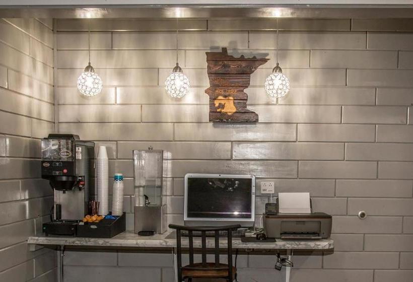 מוטל Americas Best Value Inn & Suites Detroit Lakes