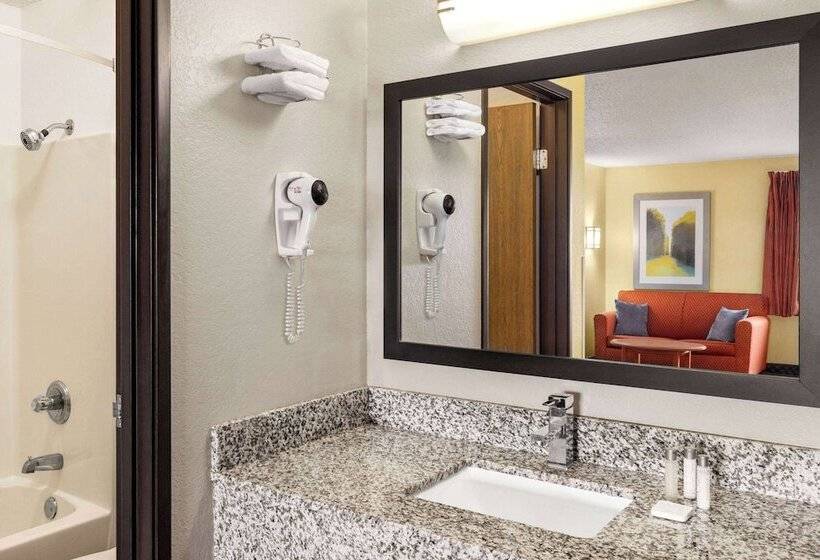 Мотель Baymont By Wyndham Cedar Rapids