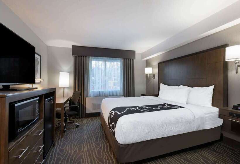 מוטל La Quinta By Wyndham Anchorage Airport