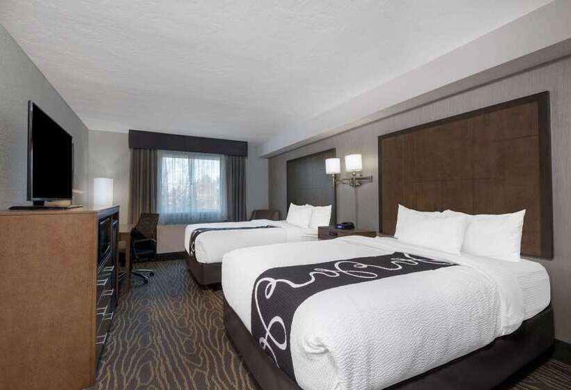מוטל La Quinta By Wyndham Anchorage Airport