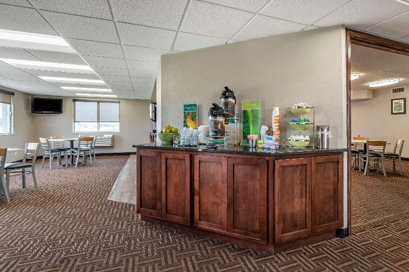فندق على الطريق Quality Inn
