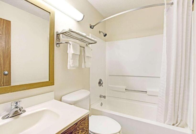 مُتل Super 8 By Wyndham Baltimore/essex Area