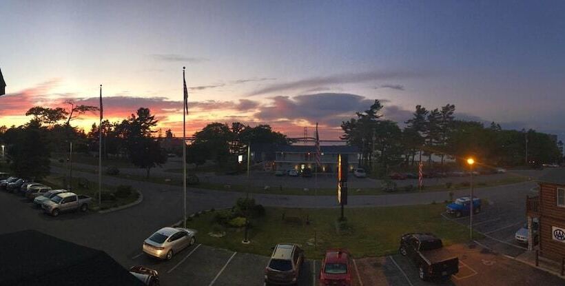 مُتل Super 8 By Wyndham Bridgeview Of Mackinaw City