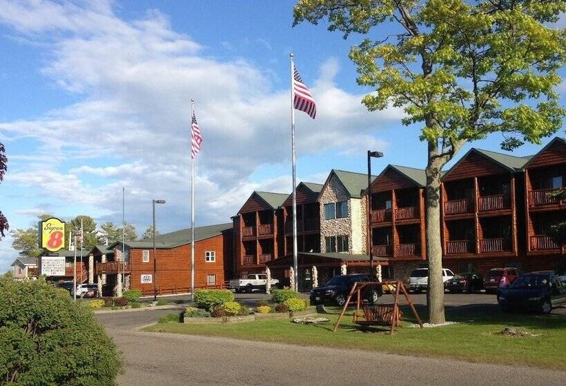 مُتل Super 8 By Wyndham Bridgeview Of Mackinaw City