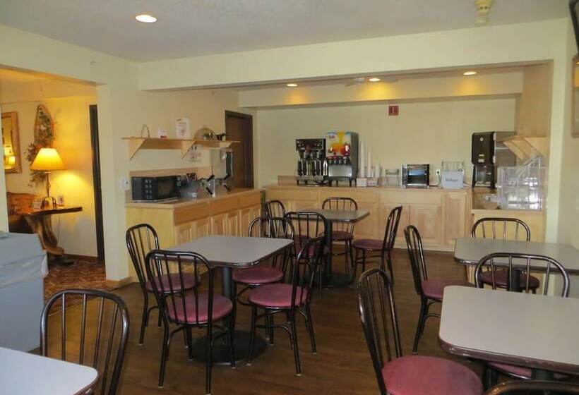 مُتل Super 8 By Wyndham Bridgeview Of Mackinaw City