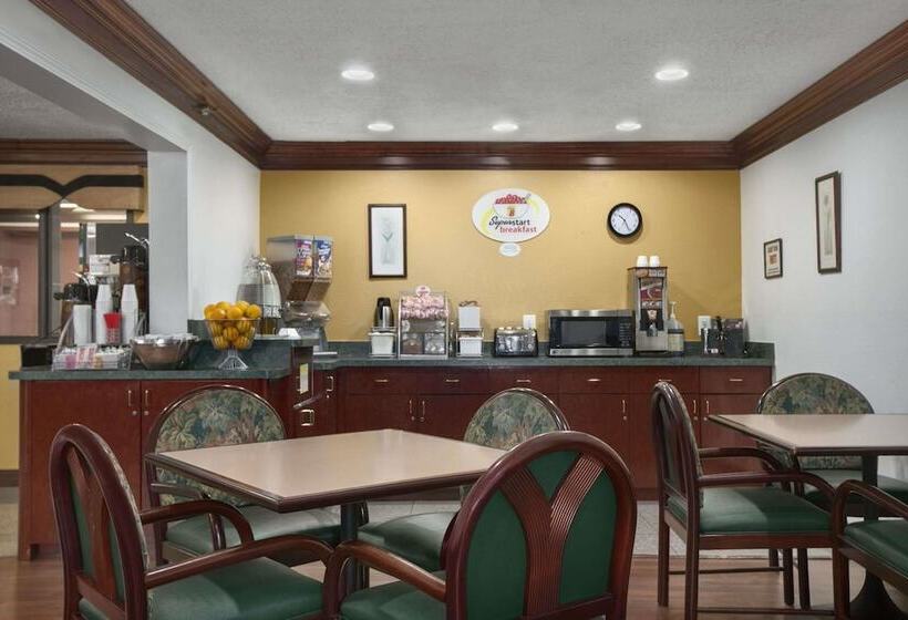 מוטל Super 8 By Wyndham Canton/livonia Area