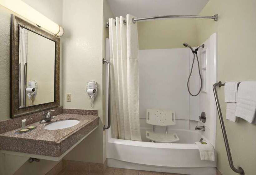مُتل Super 8 By Wyndham Carlsbad
