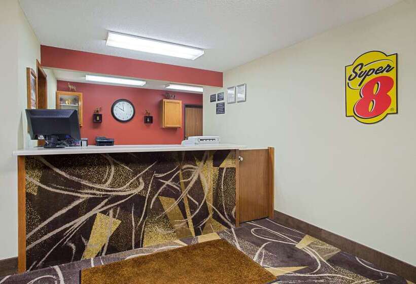 فندق على الطريق Super 8 By Wyndham Charles City