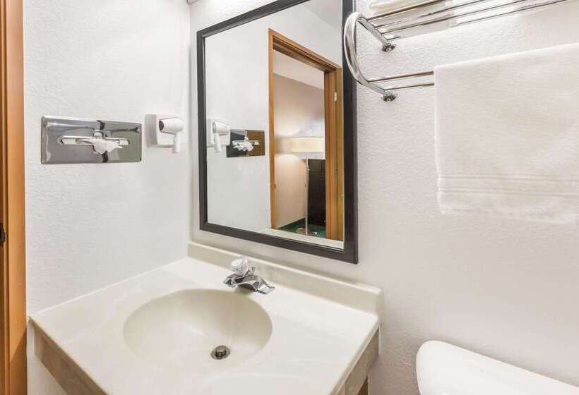 מוטל Super 8 By Wyndham Ionia Mi