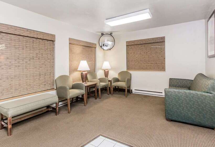 فندق على الطريق Super 8 By Wyndham Ketchikan