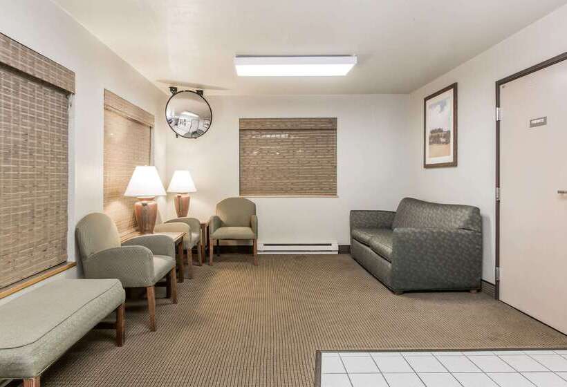 فندق على الطريق Super 8 By Wyndham Ketchikan