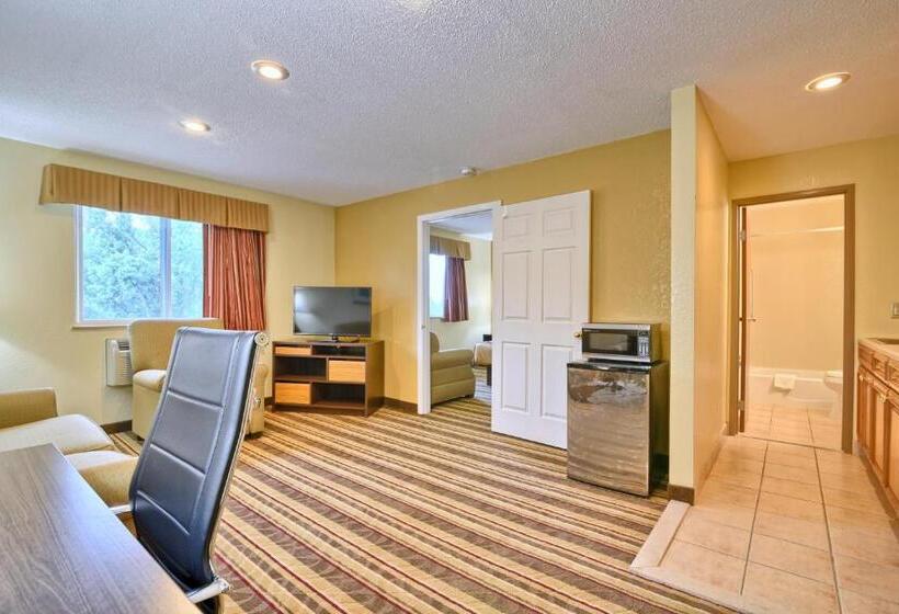 مُتل Super 8 By Wyndham Latham   Albany Airport
