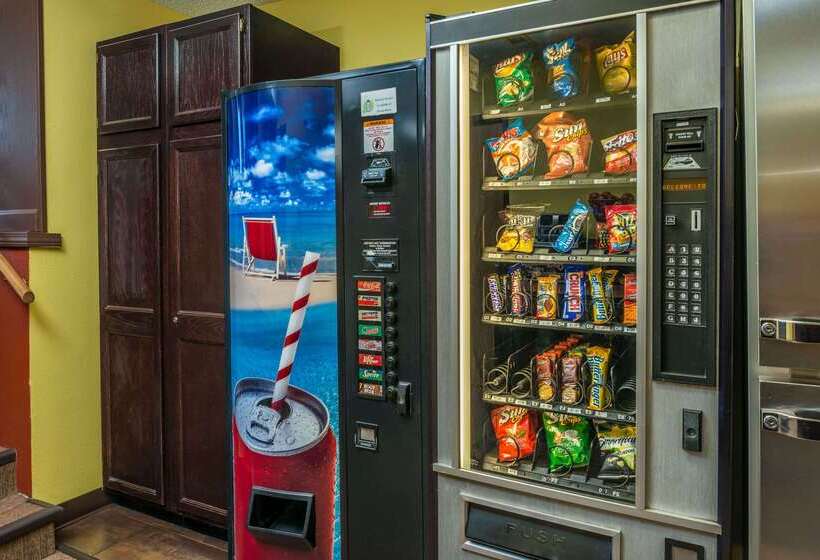 مُتل Super 8 By Wyndham Lincoln West