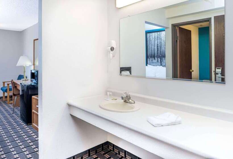 مُتل Super 8 By Wyndham Lincoln West