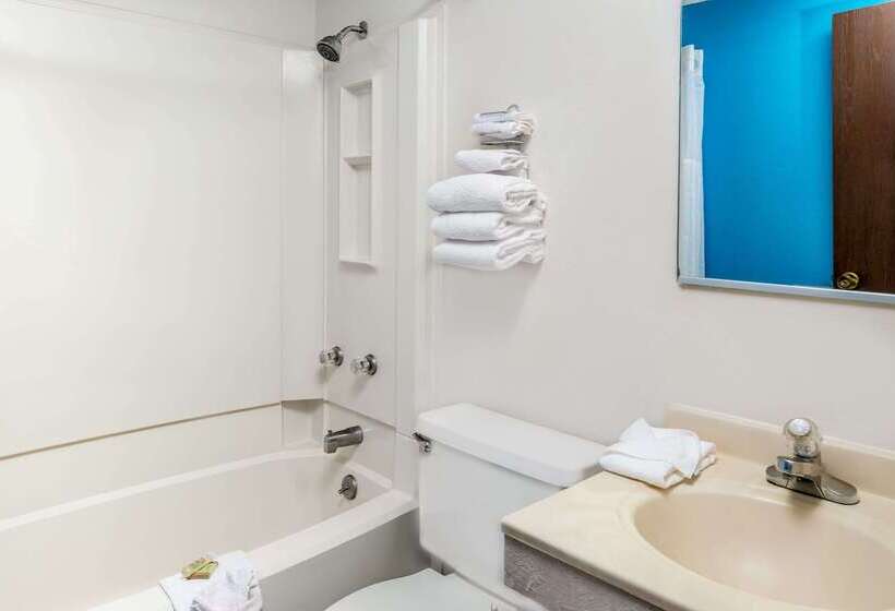 مُتل Super 8 By Wyndham Lincoln West