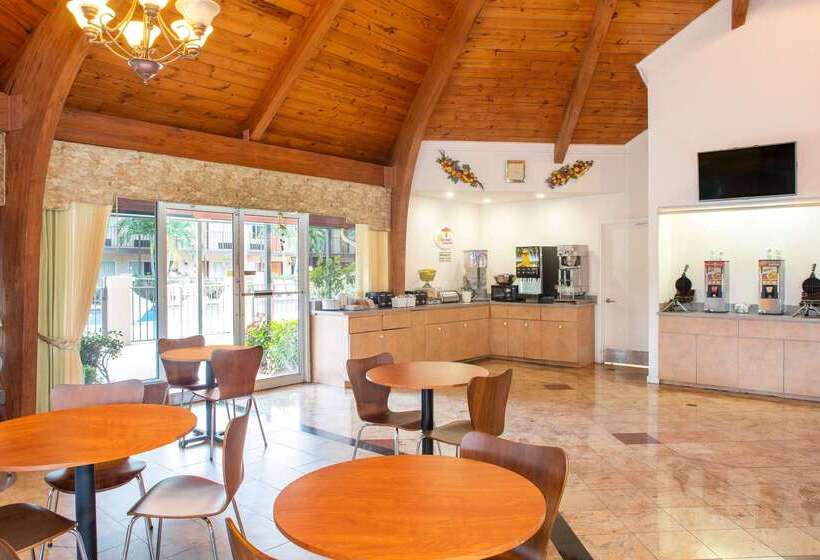 فندق على الطريق Super 8 By Wyndham North Palm Beach