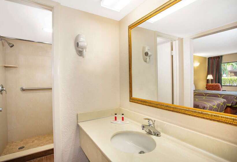 فندق على الطريق Super 8 By Wyndham North Palm Beach