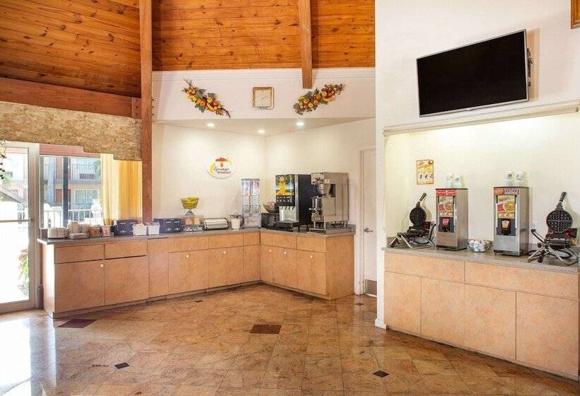 فندق على الطريق Super 8 By Wyndham North Palm Beach