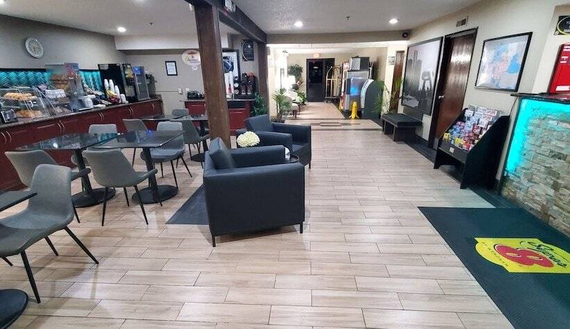 Мотель Super 8 By Wyndham Sterling Heights/detroit Area