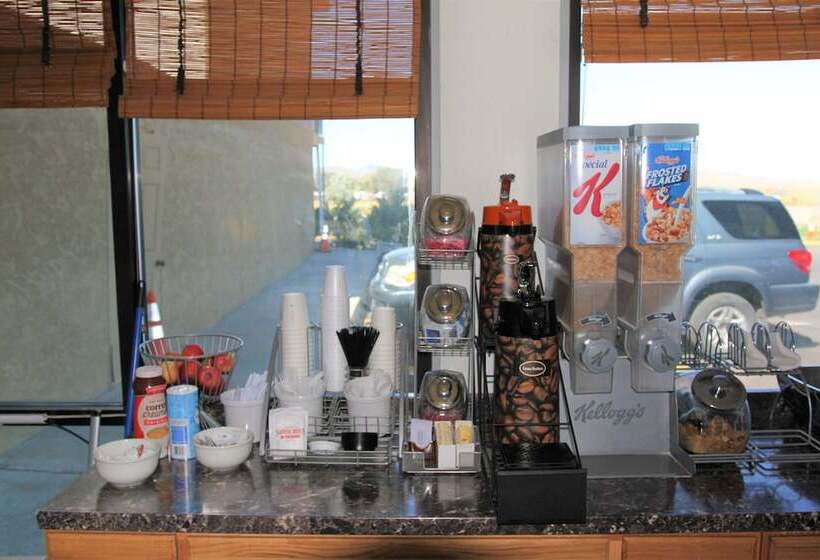 فندق على الطريق Super 8 By Wyndham Wells