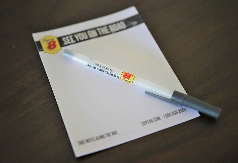 فندق على الطريق Super 8 By Wyndham Wells