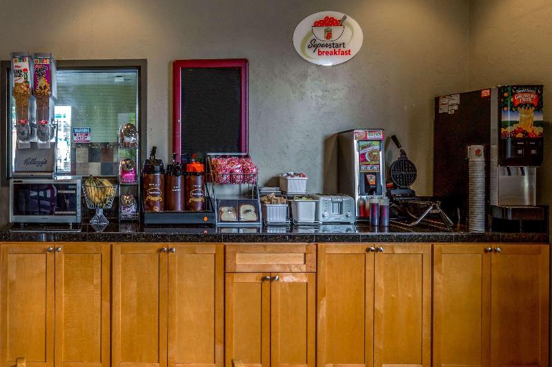 모텔 Super 8 By Wyndham Woodburn